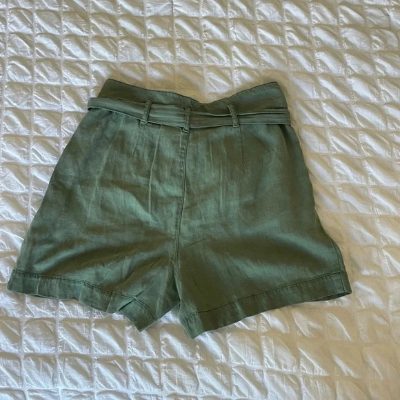 Faherty Arlie green front waist tie shorts - Picture 10 of 10